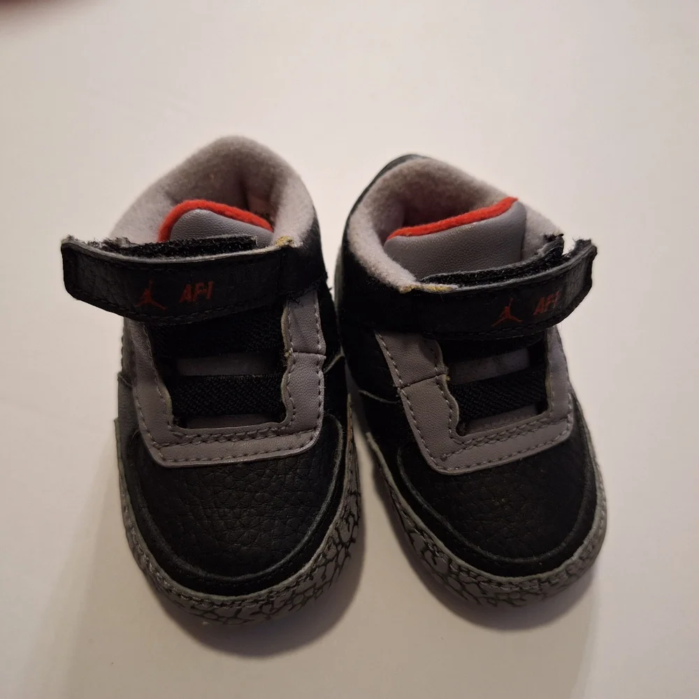 Pre-Owned Air jordan retro 3 black cement boys Size 1c